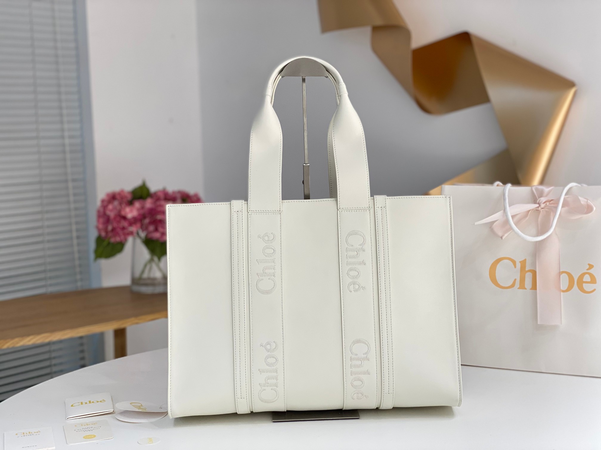 Chloe Large Woody Tote Bag In White Soft Smooth Calfskin Leather